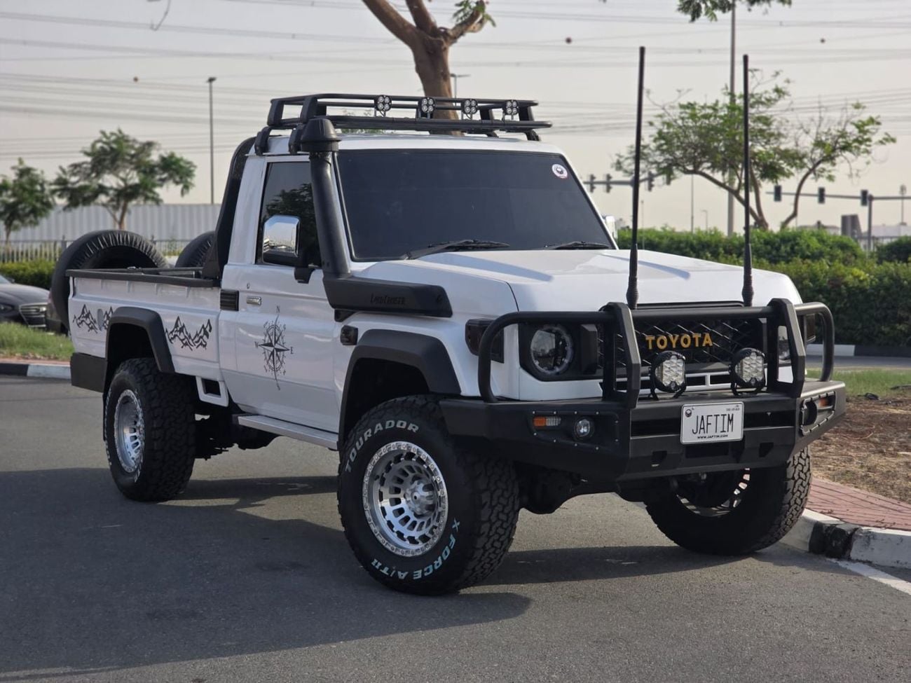 تويوتا لاند كروزر بيك آب -