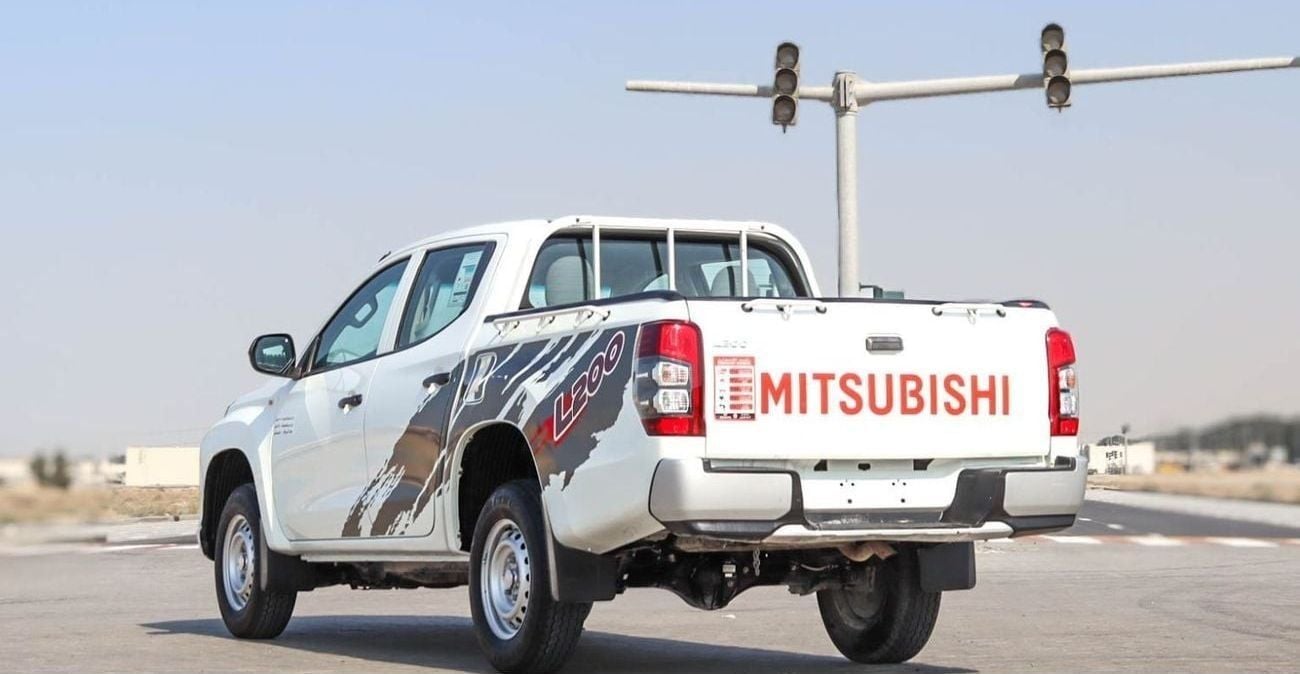 Mitsubishi L200 GL 2.4L (128 HP) Double Cab Utility Mitsubishi L200 2.4 L 4WD 2022 GCC accident-free in excellent co
