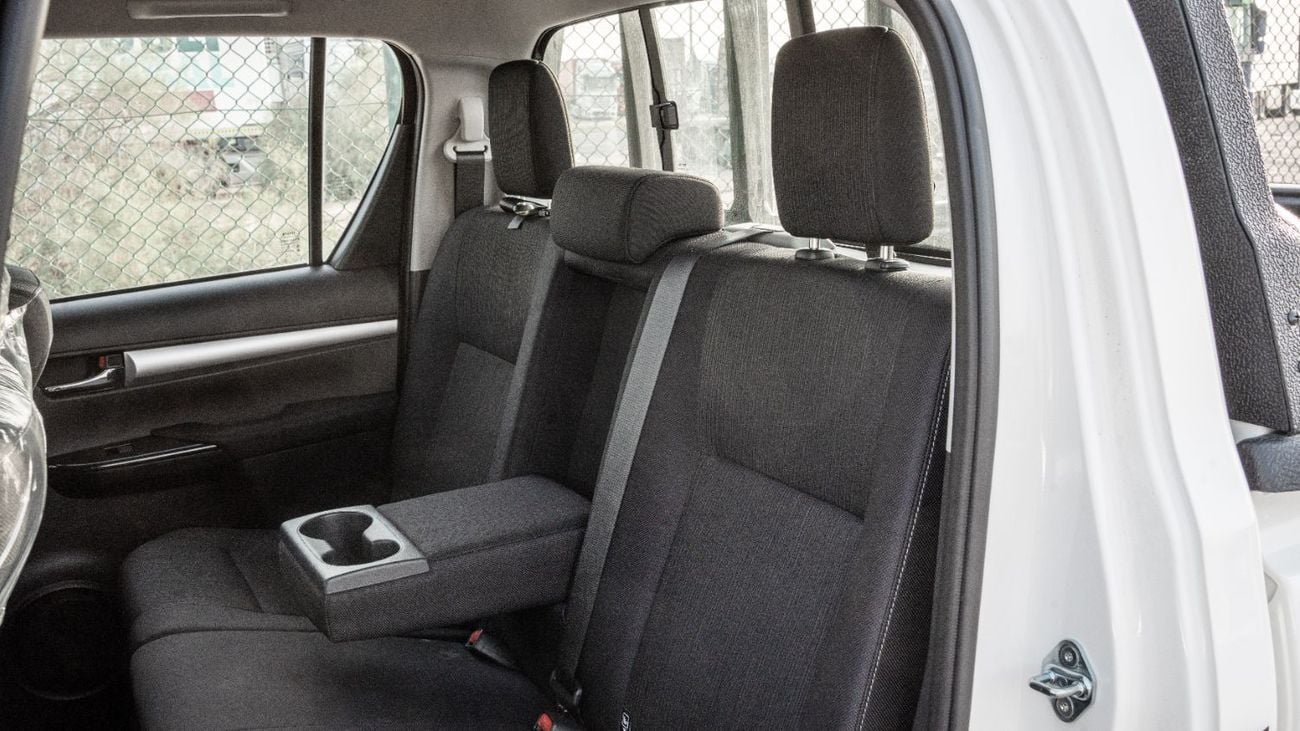 تويوتا هيلوكس 2025 Toyota Hilux SGLX 2.4L MT Diesel (White-Black)