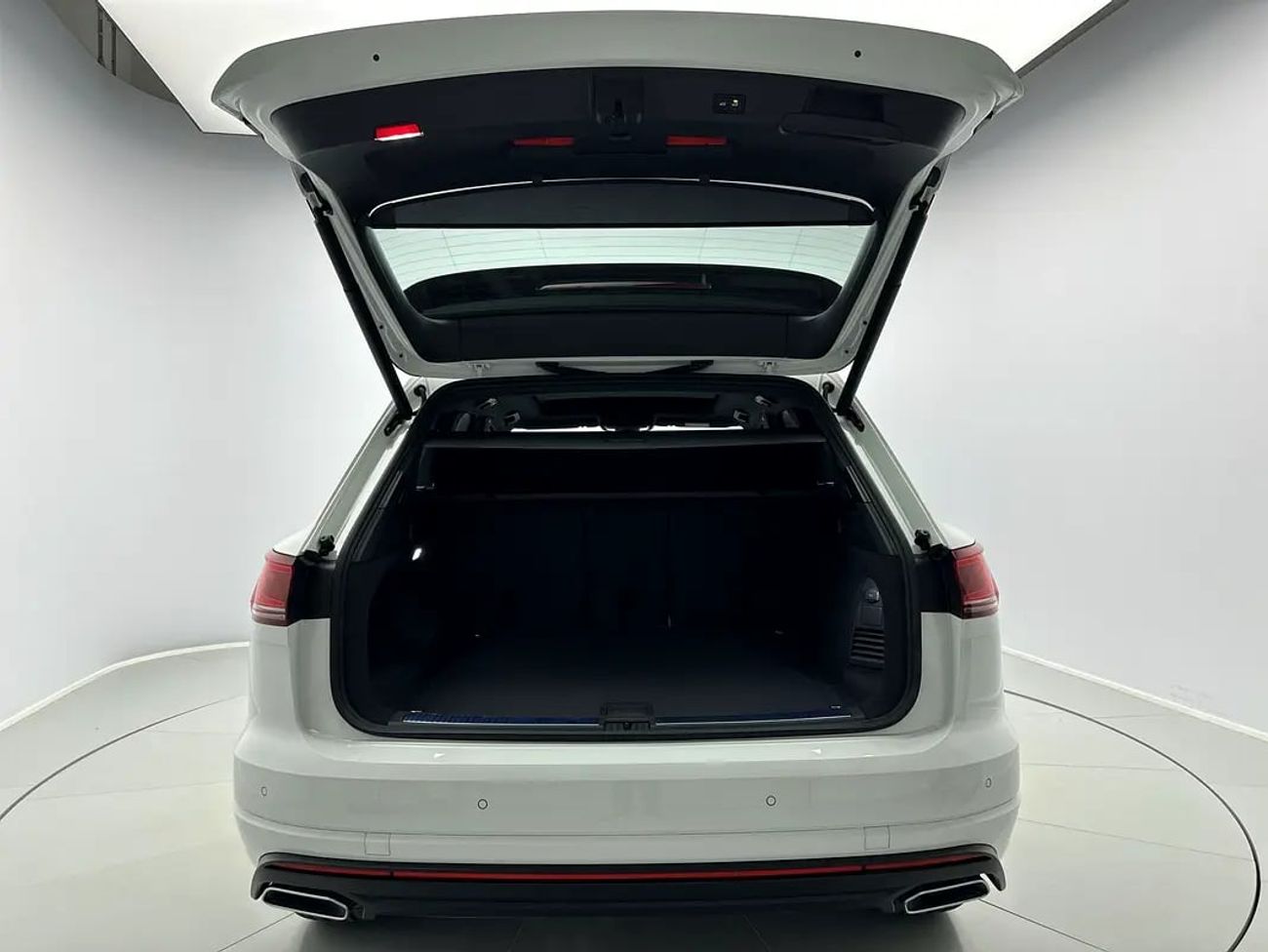 Volkswagen Touareg Elegance 2 3.0L Elegance with Tirano