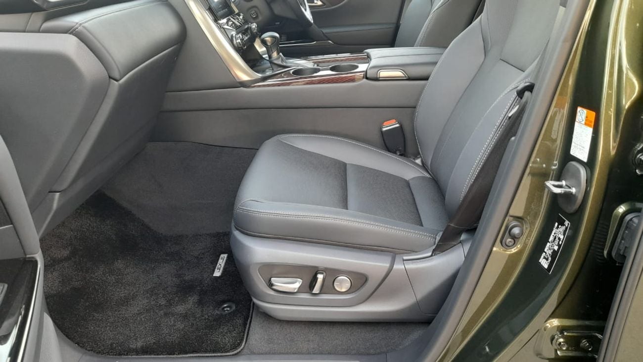 Lexus LX 500 Lexus Lx500d,2025,sports luxury 3.3L twin turbo diesel,automatic gear,7 seaters,cool box,RHD,soft do