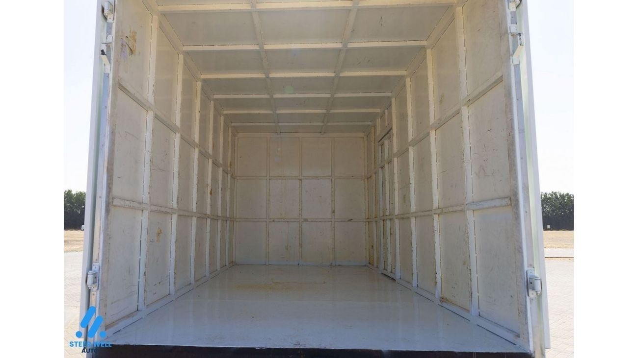ميتسوبيشي فوسو كانتير 2022 Closed Box with Tail Lift - Short Chassis - Diesel MT - Low Mileage - GCC