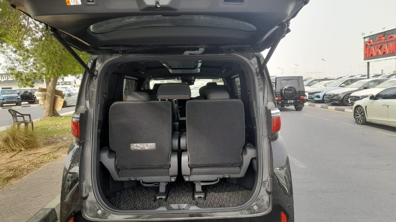 تويوتا ألفارد Executive Lounge