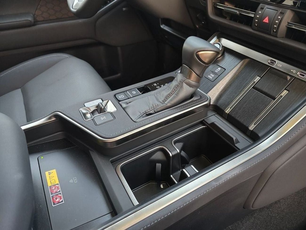 لكزس GX550 Luxury + 6 Seater Full Option  * Export Price *