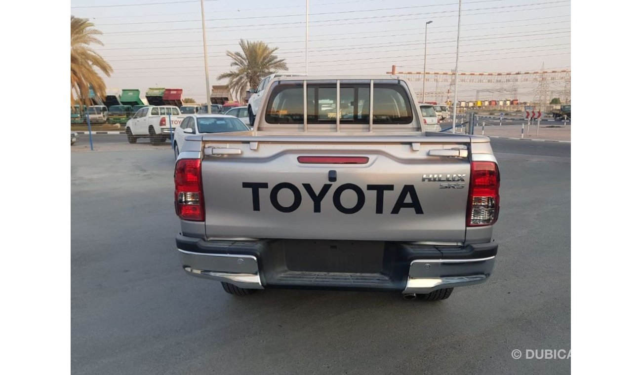 Toyota Hilux Pick Up SR5 4x4 2.4L V4 Diesel with AT Gear & Push Start