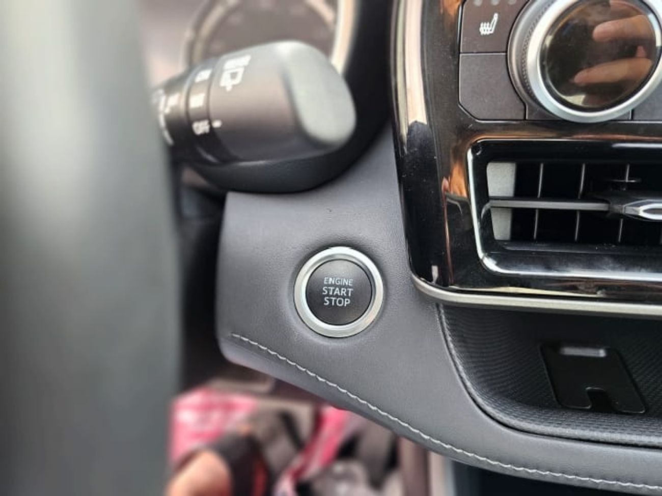 Toyota Highlander XLE-Non Hybrid-3.5L-AWD-LHD-American specs-6 Cylinders-petrol-Automatic-7 Seats-5 Doors