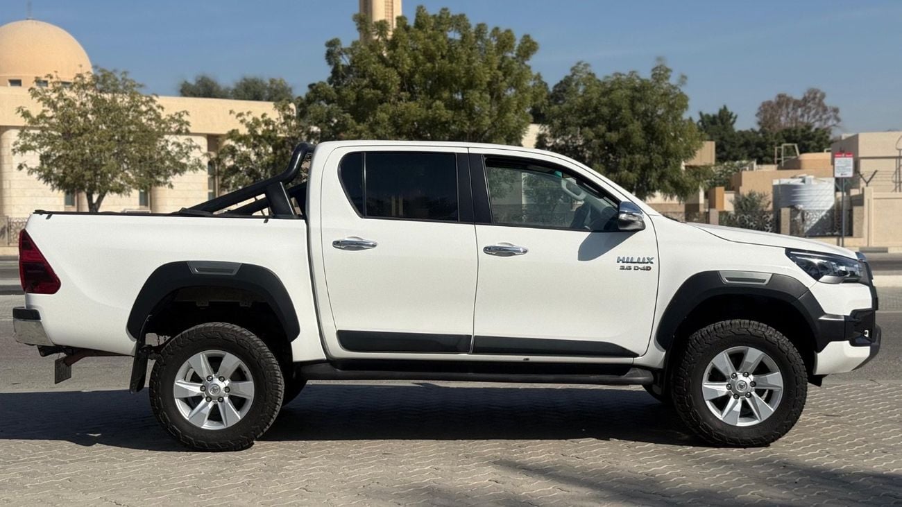 تويوتا هيلوكس SR5 Export from Australia