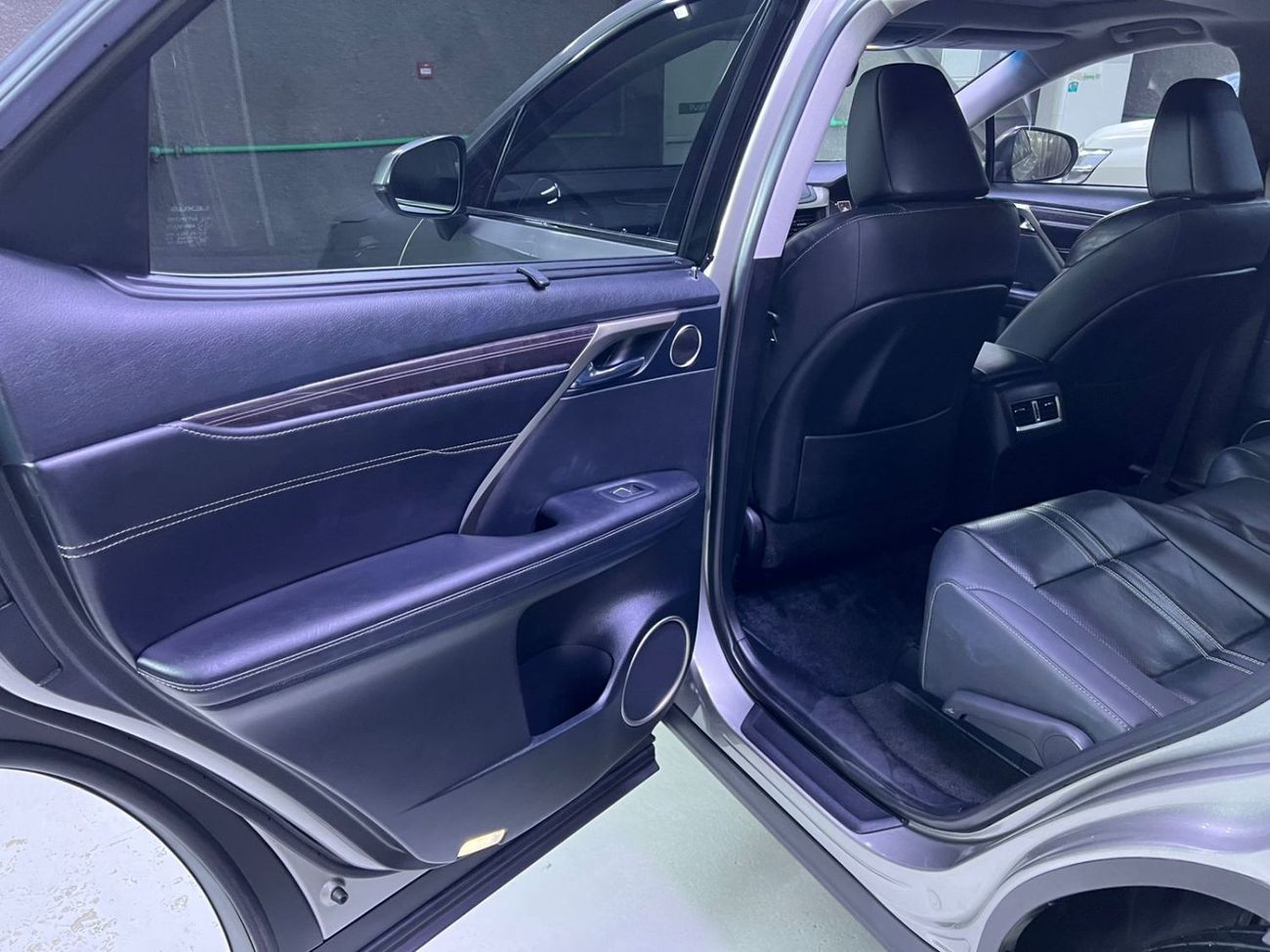 لكزس RX 350 Lexus RX350L F Sport 3.5L - Automatic . Petrol . 5 Seats . 5 Doors