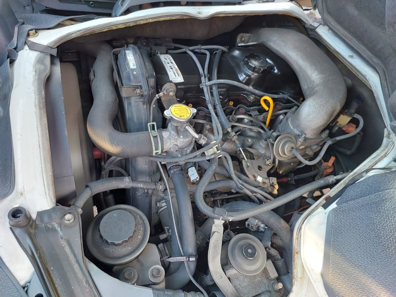 Toyota Hiace TOYOTA HIACE COMMUTER VAN RHD 2001 MODEL 3.0 L DIESEL AUTOMATIC(PM01315)