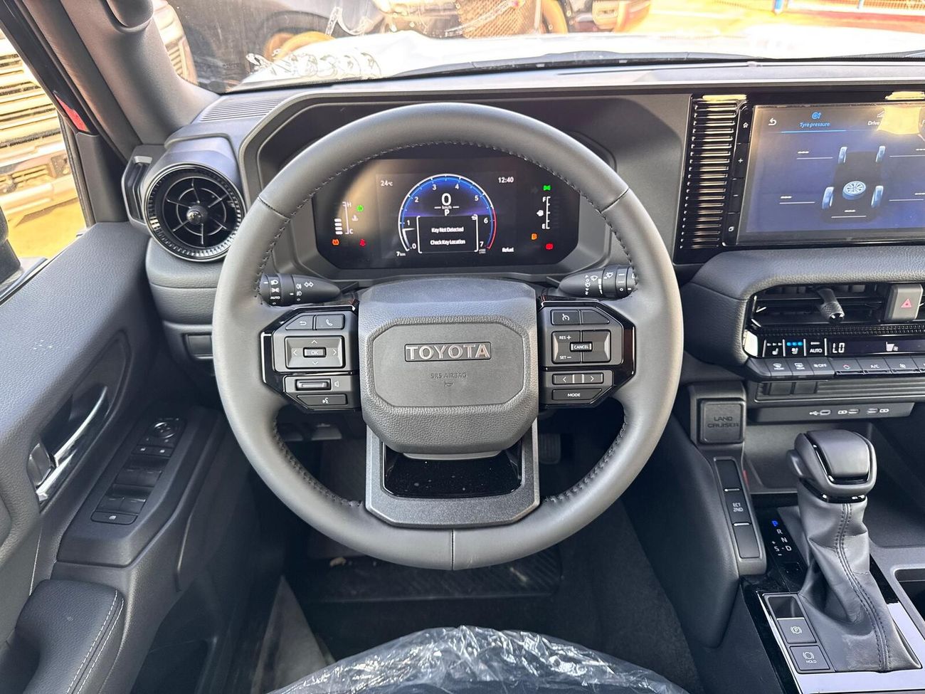 تويوتا برادو TXL 2.7L PETROL AT EUROPEAN SPECS BRAND NEW 0KM