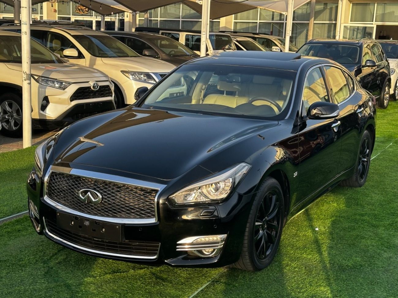 Infiniti Q70 Sports MODEL 2016 GCC CAR PERFECT CONDITION INSIDE AND OUTSIDE FULL OPTION SUN ROOF LEATHER SEATS