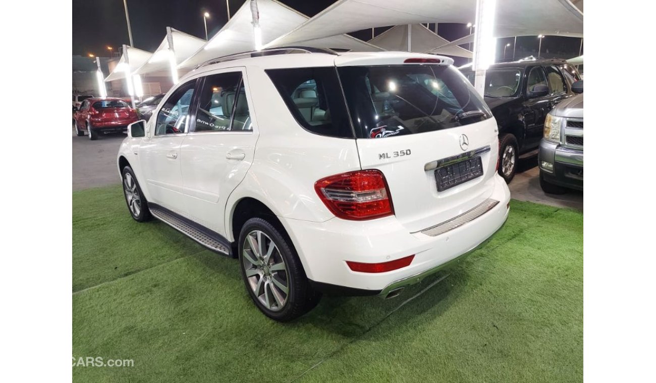 مرسيدس بنز ML 350 خليجي موديل 2011 لون ابيض داخل بيج رقم واحد فتحه جلد رنجات حساسات شاشه كاميرا بحاله ممتازه