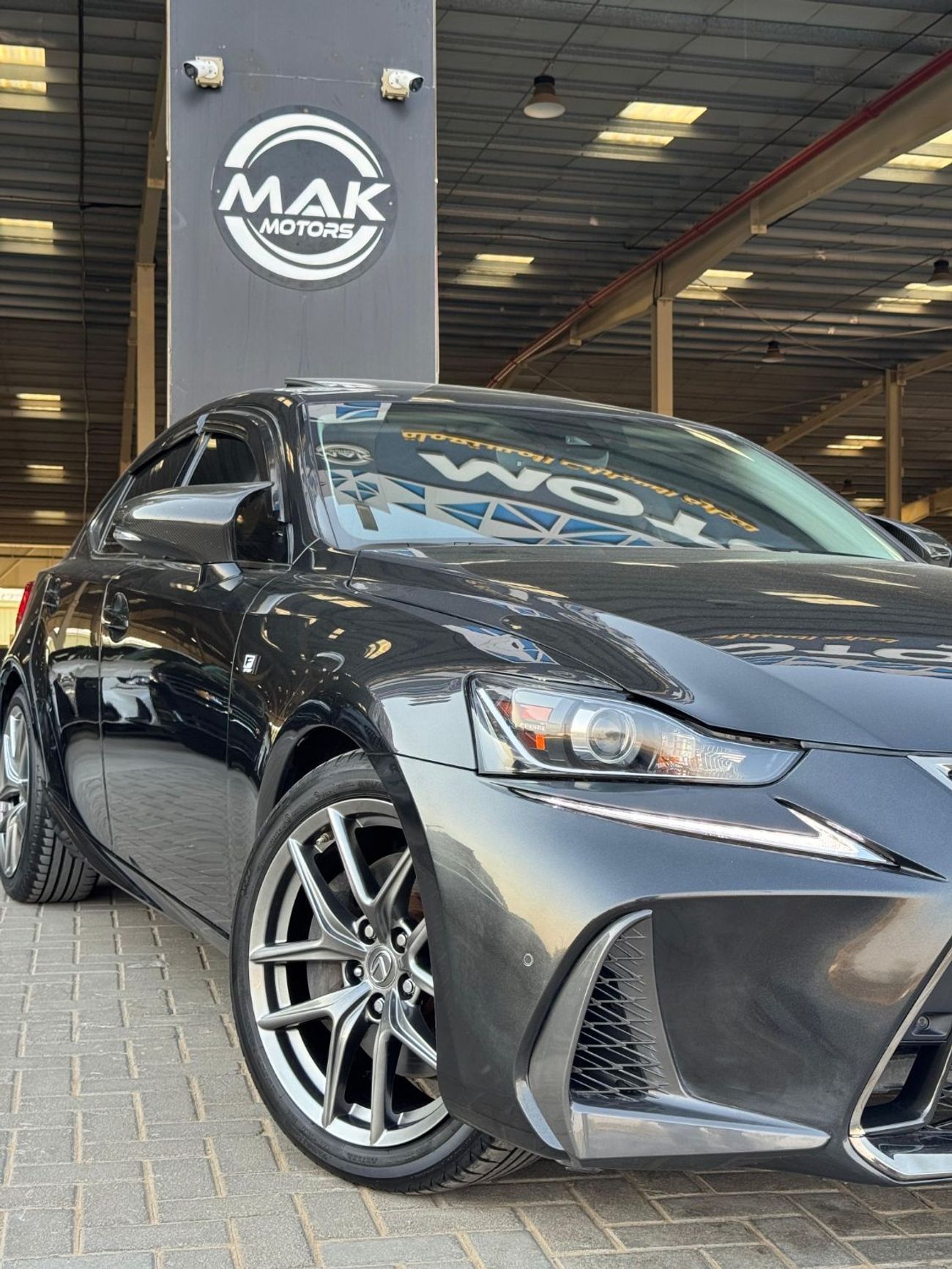 لكزس IS 350 محرك V6 سعة 3.5 لتر / طقم F-SPORT / استهلاك منخفض للموارد / رادار / قراءة المسار / مقاعد تبريد وتدفئ