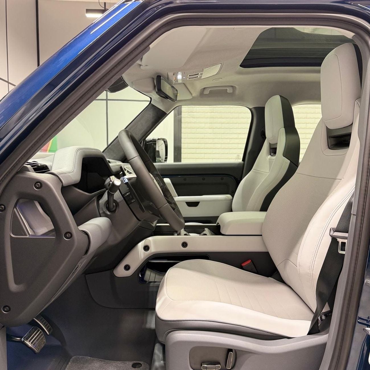 لاند روفر ديفندر OCTA P635 | GCC Specs | 5 years warranty and service