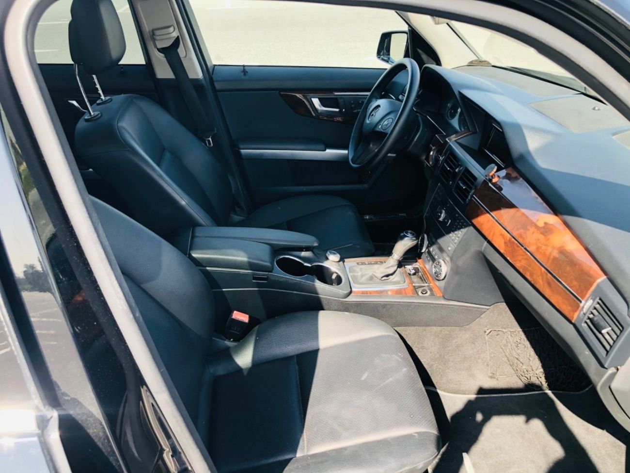 مرسيدس بنز GLK 350 موديل 2012 حاله ممتازه من الداخل والخارج