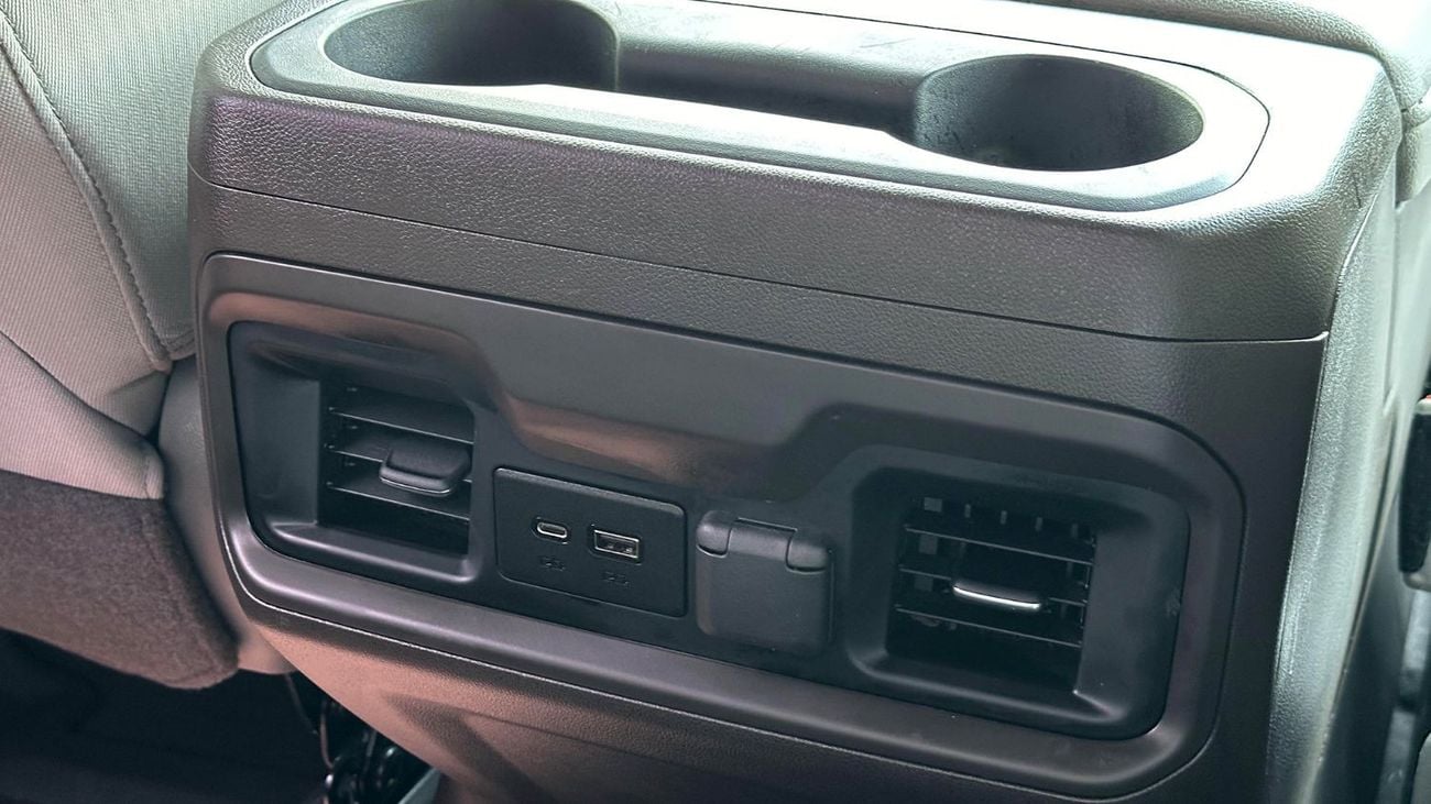 Chevrolet Silverado Trail Boss Z71 V8 GCC Under Warranty with Full Service History