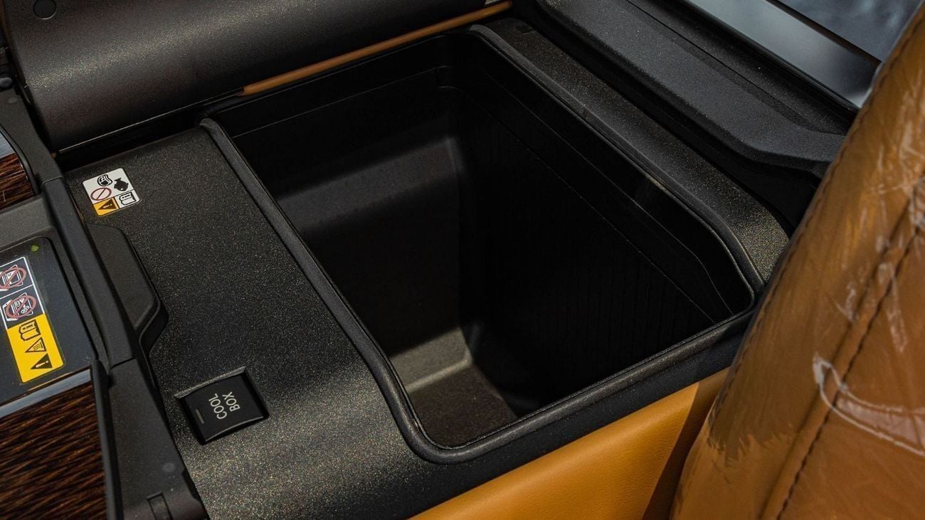 لكزس LX 700h 2025 Lexus LX700h Signature 3.5L AT Hybrid (Black) 5 Seats