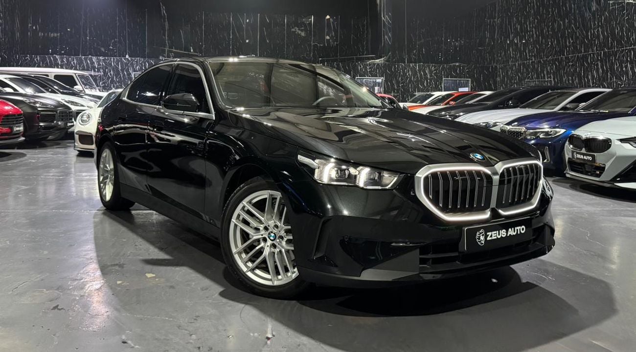 بي أم دبليو 520i 2.0 L | GCC | Low Mileage | RWD