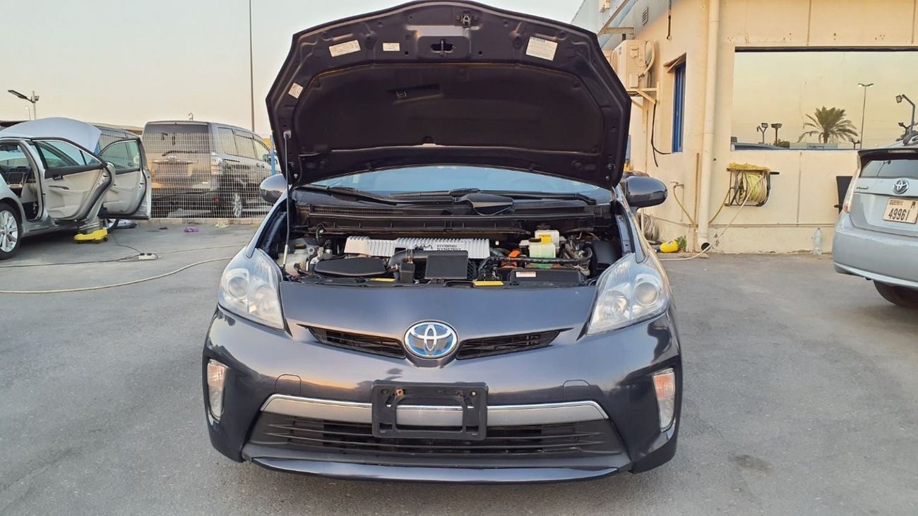 تويوتا برياس Prius PLUG IN  Fresh Import 2013 Model