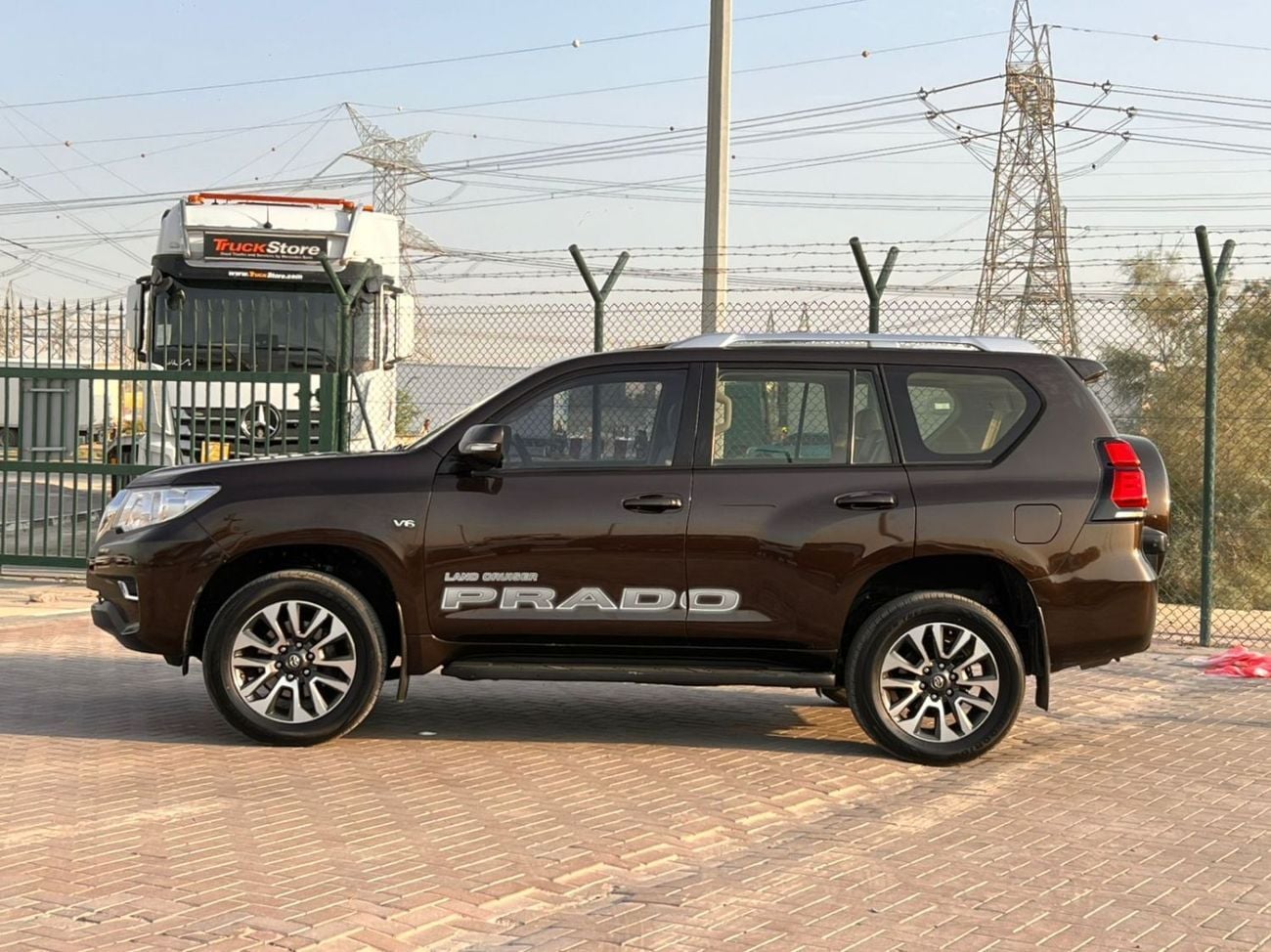 Toyota Prado  2022 Toyota Prado Full Option 4.0L V6 - AWD 4x4 - GCC- Electric Seat - Rear CAM & Sensors - Cool
