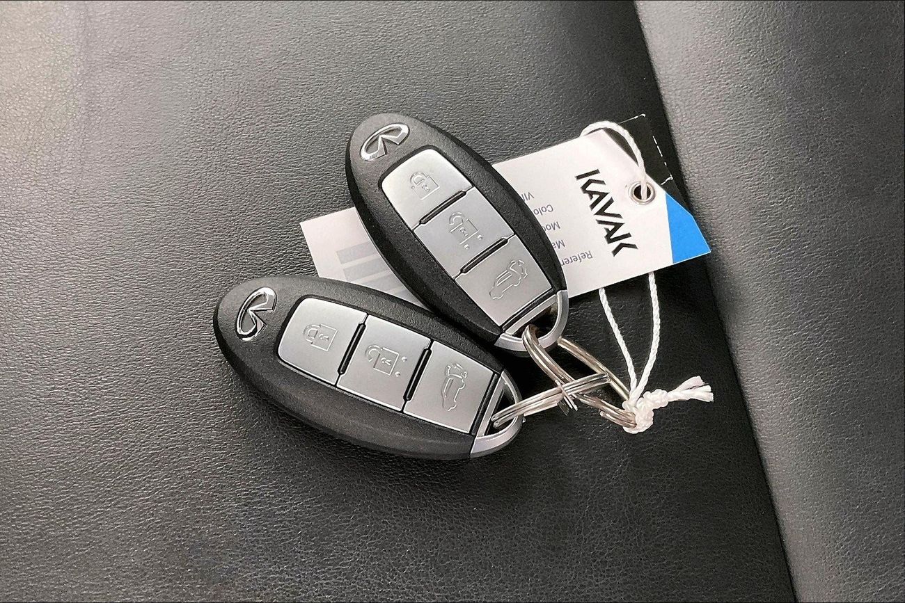 إنفينيتي QX50 Luxe | عرض العيد الحصري | خالية من أضرار الفيضانات