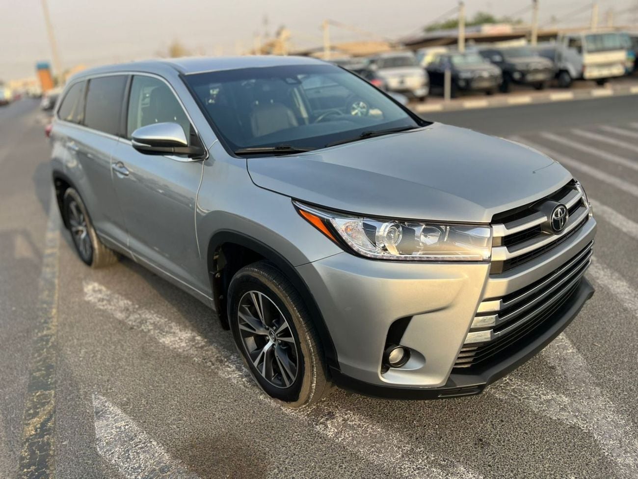 Toyota Highlander LE (NON GCC) 2017 Toyota Highlander - MidOption - 3.5L V6 - Full 7 Seater - Trunk Auto