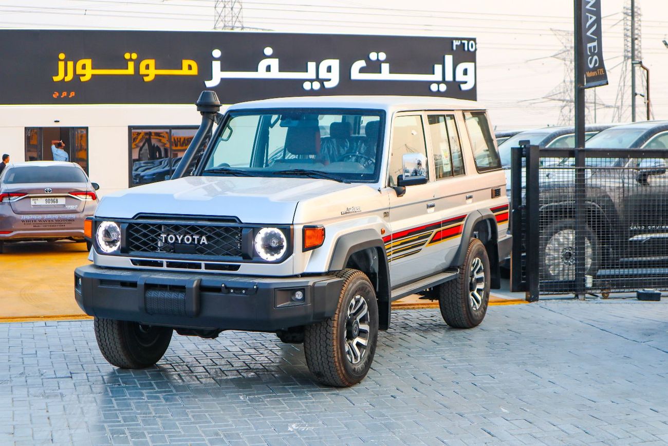 Toyota Land Cruiser 70 DLX 4.0L Toyota Land Cruiser 70 Series (GRJ76) 5-Door Hardtop - Full Option Spec List