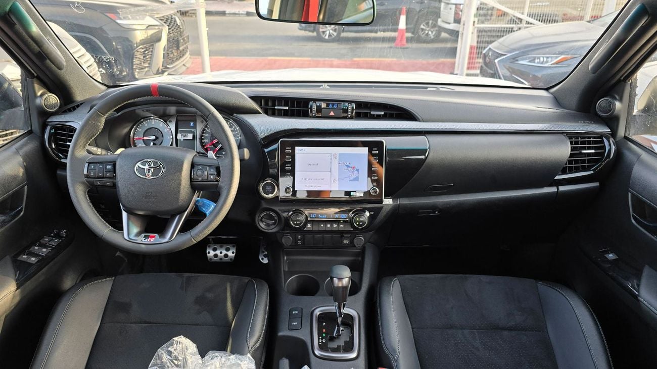 تويوتا هيلوكس 2026 Toyota Hilux GR-Sport 4.0L AT Petrol (White)