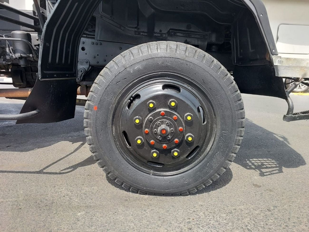 Mitsubishi Fighter (RAMADAN OFFER) MITSUBISHI FIGHTER TRUCK RHD 1990 MODEL 7.5 L DIESEL MANUAL(PM40032)