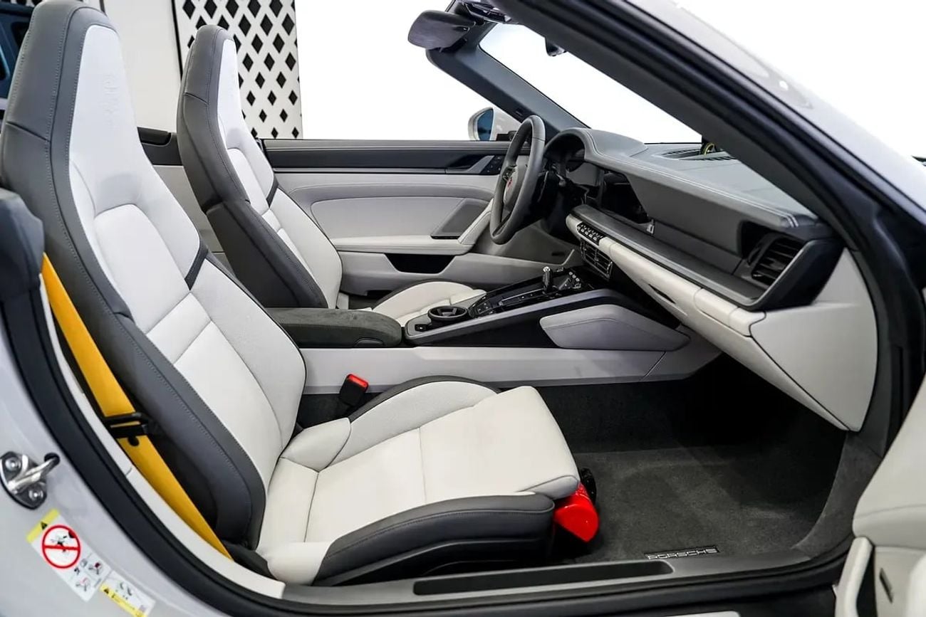 Porsche 911 CARRERA