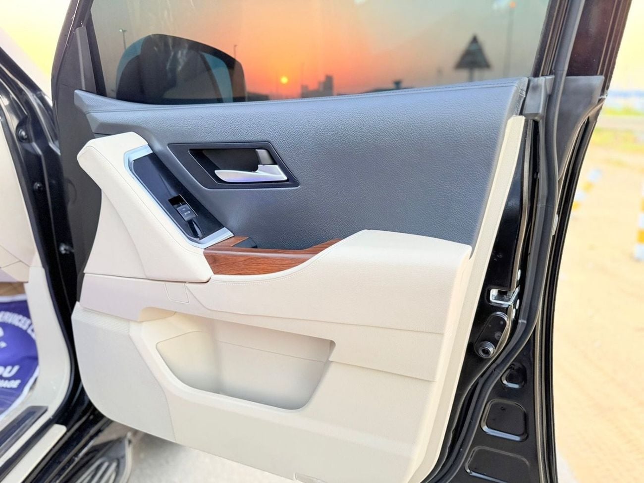 Toyota Land Cruiser GXR Toyota landcuriser 2019 upgrade inside and outside 4.0L full option petrol