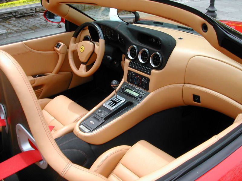 Ferrari 550 exterior - Cockpit