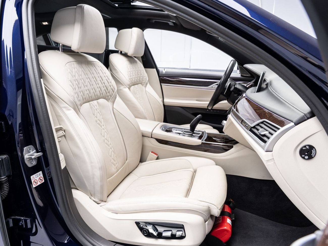 بي أم دبليو 760Li BUY NOW, PAY 2027 | THE BLACKLINE STANDARD | 2027 BMW Warranty + Service Contract, GCC