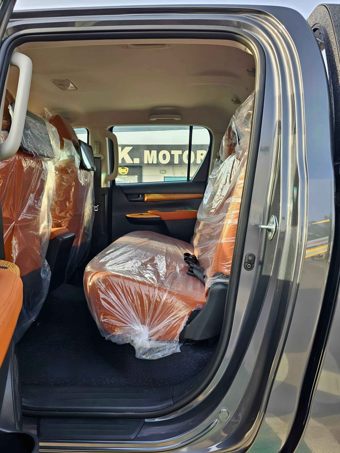 Toyota Hilux NARROW BODY WITH STICKER / A/T / 2.4L V4 DIESEL / 4WD (CODE # HDB)