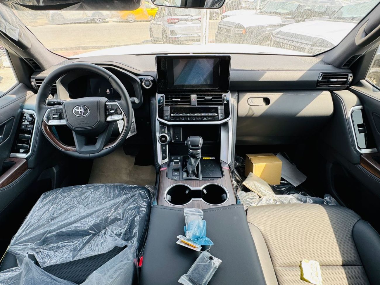 Toyota Land Cruiser TOYOTA LC 300 GXR 4.0L PTR A/T MID/O GCC WHITE 2025