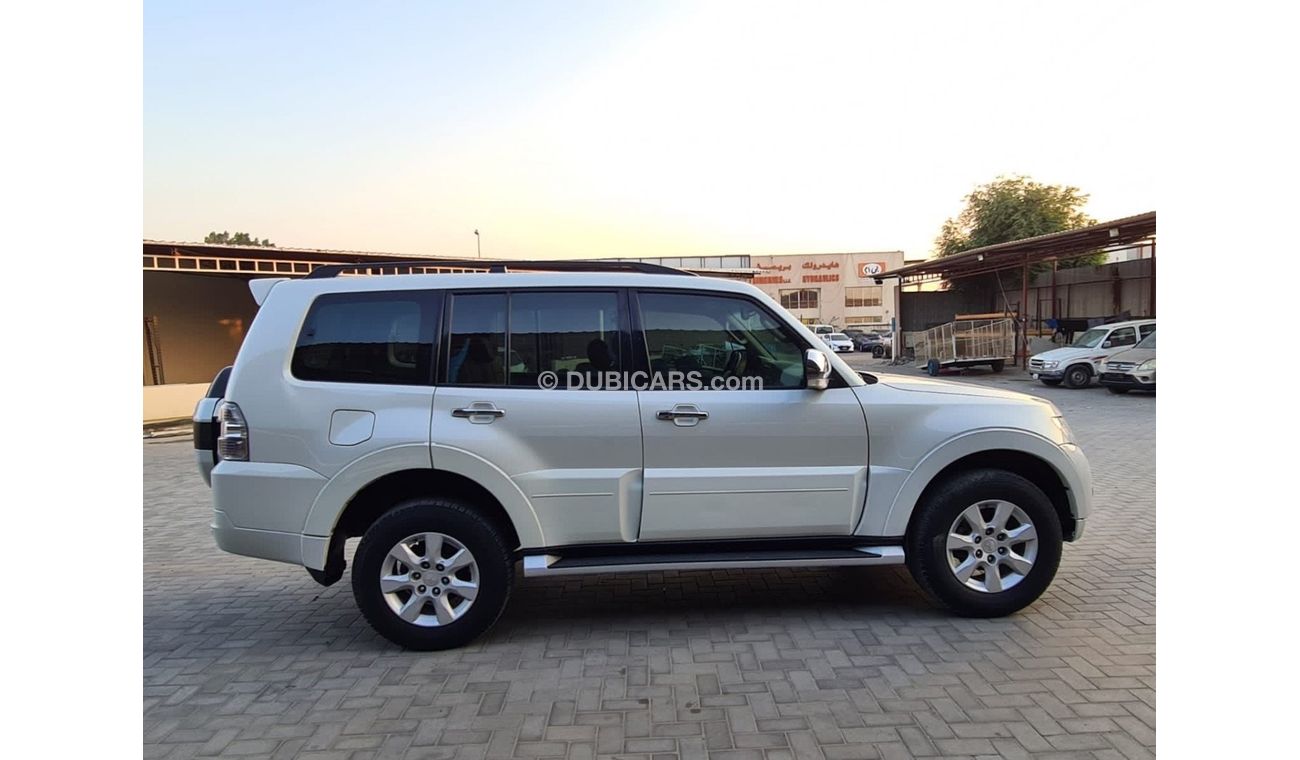 Mitsubishi Pajero Full option clean car
