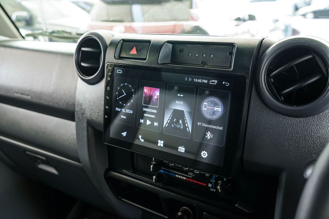 تويوتا لاند كروزر بيك آب The Toyota Land Cruiser Pickup (specifically the 70 Series/LC79) is a legendary, heavy-duty 4x4, ren