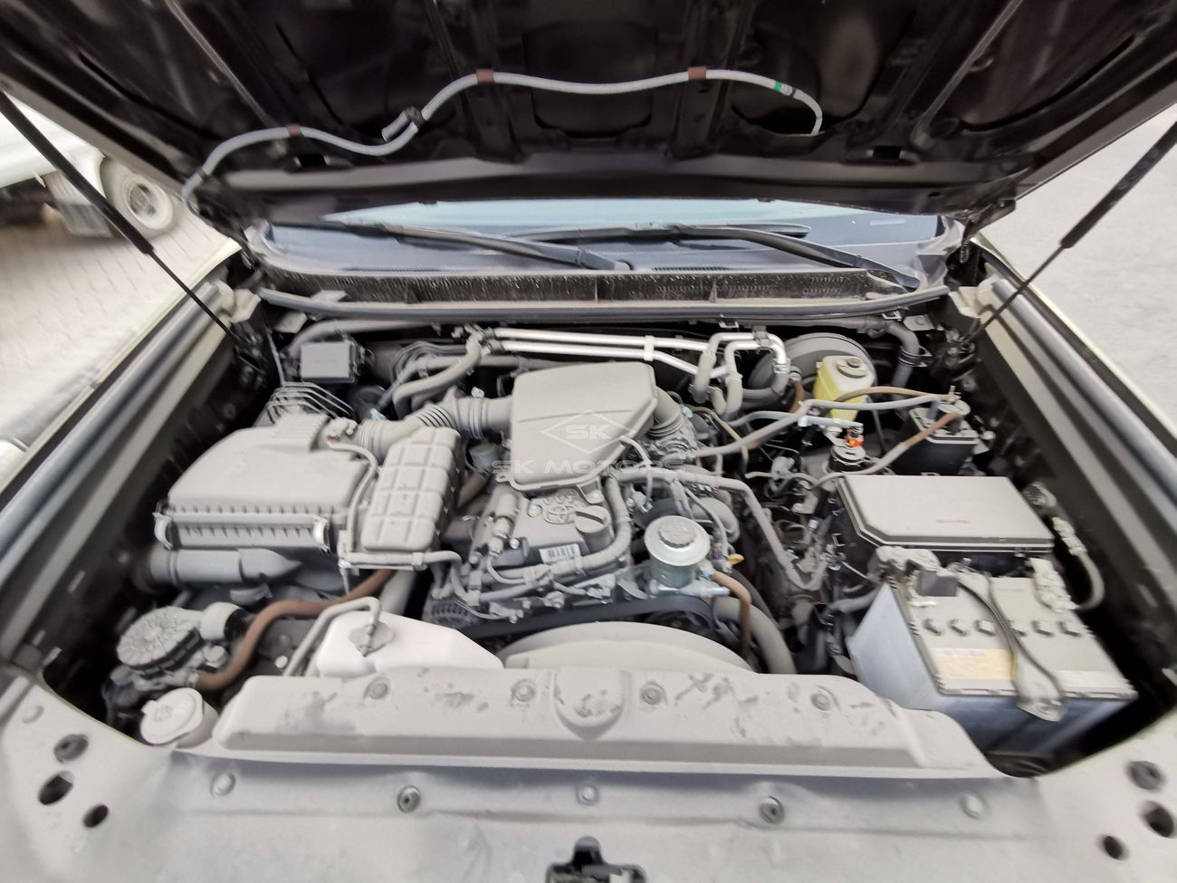 Toyota Prado 2.7L, 17" Rims, Sunroof, Rear Camera, Front Power Seats, Leather Seats, Rear A/C (CODE # PVXR03)