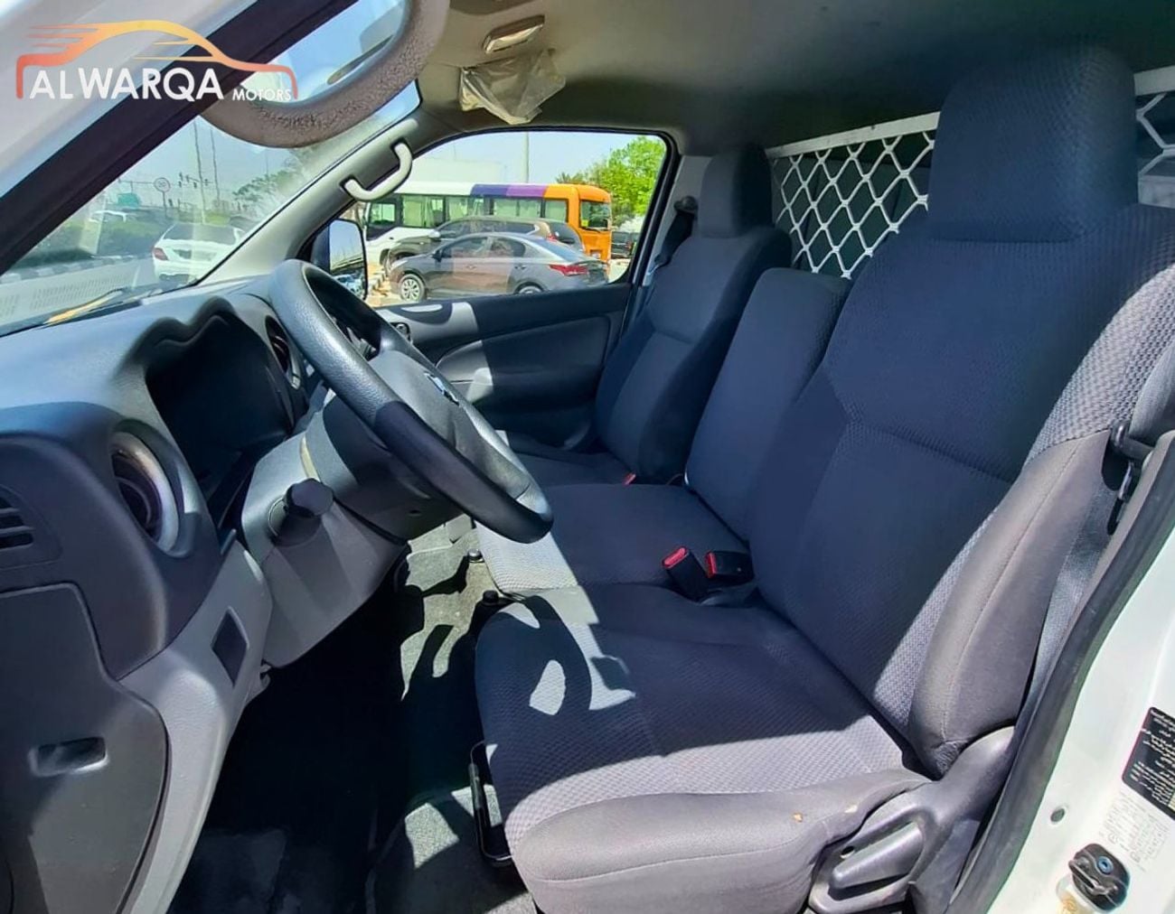 نيسان أورفان Panel Van Std 2.5L A/T (3 Seater) Petrol (4 Door)