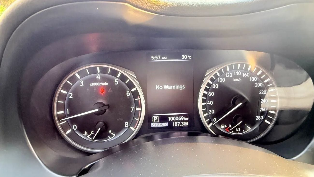 إنفينيتي Q50 LUXE 2.0 turbo GCC Specs, excellent condition