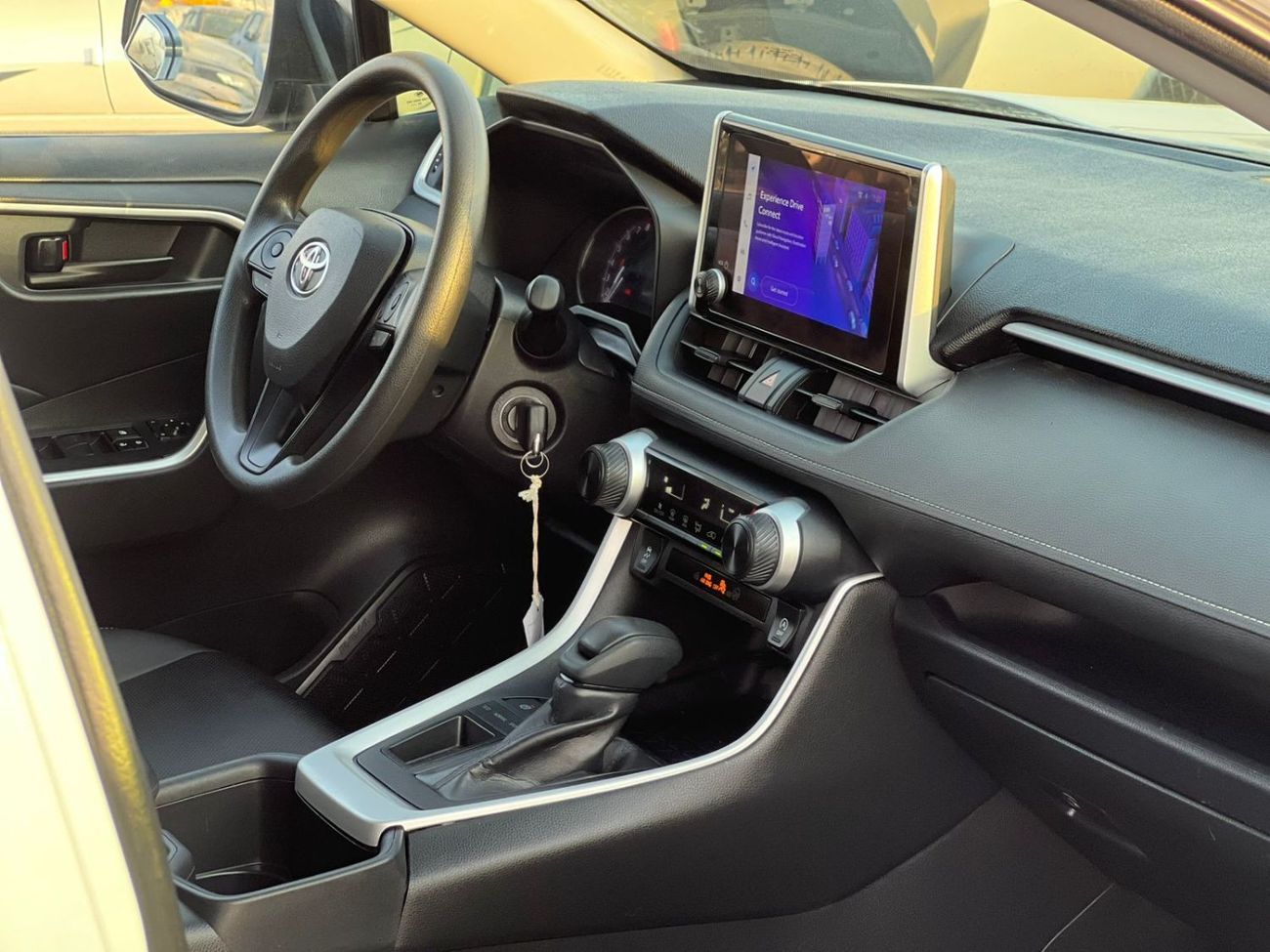 تويوتا راف ٤ 2024 Toyota RAV4 MidOption- 2.5L V4- Rear Camera -Leather Seat -