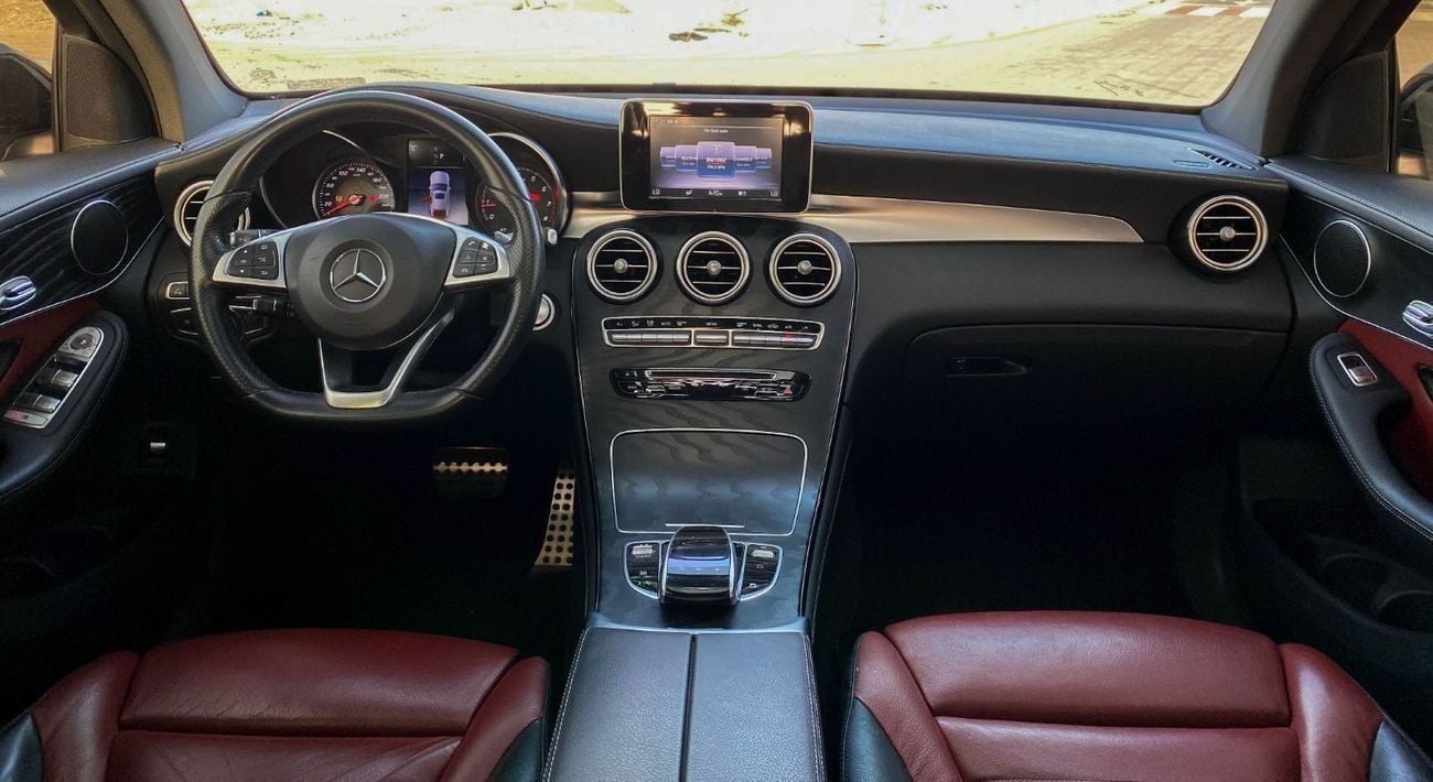 مرسيدس بنز GLC 250 Mercedes GLC 250/4MATIC 2018, GCC original paint accident-free, in excellent condition 2300