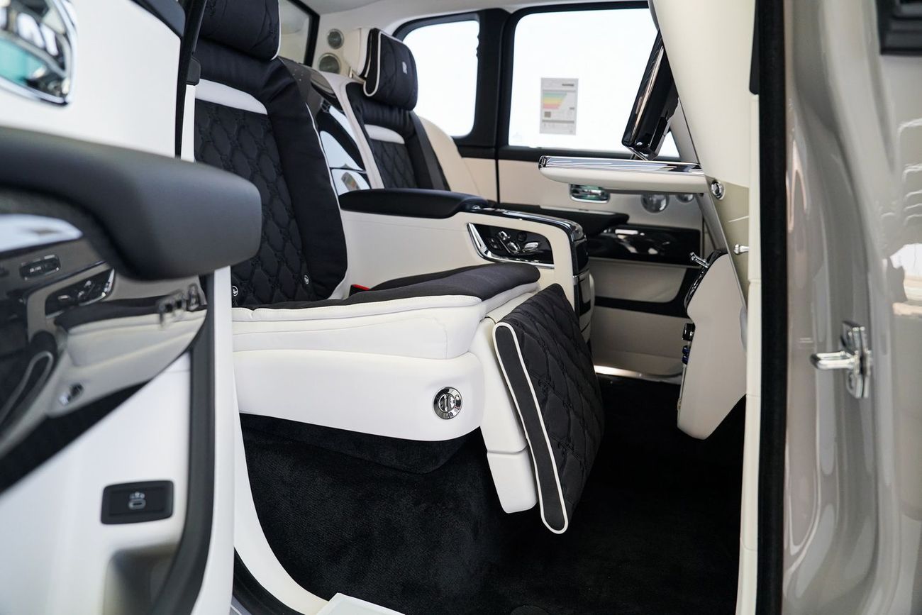 رولز رويس كولينان CULLINAN BLACK BADGE DUALTIY SEATS