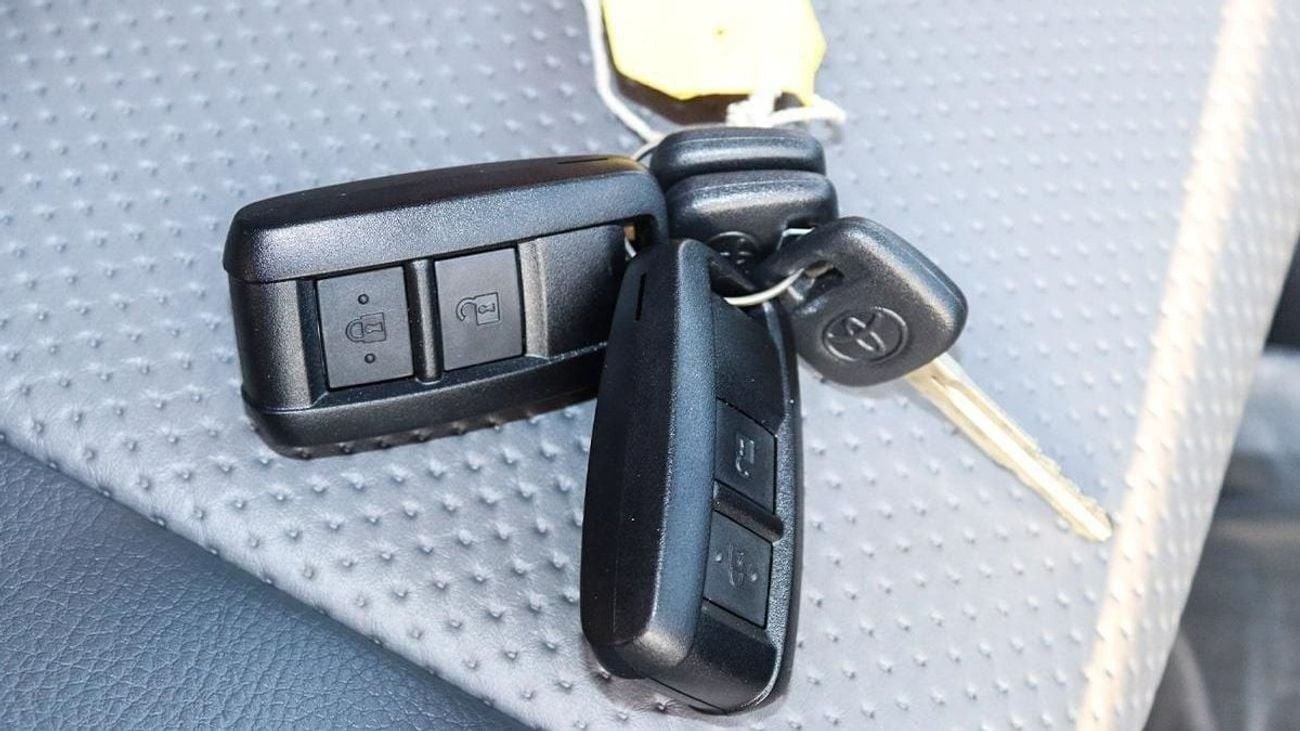 Toyota Land Cruiser Pick Up LC79 4.2L Diesel 6-Cylinder 2025YM [Open Destination]