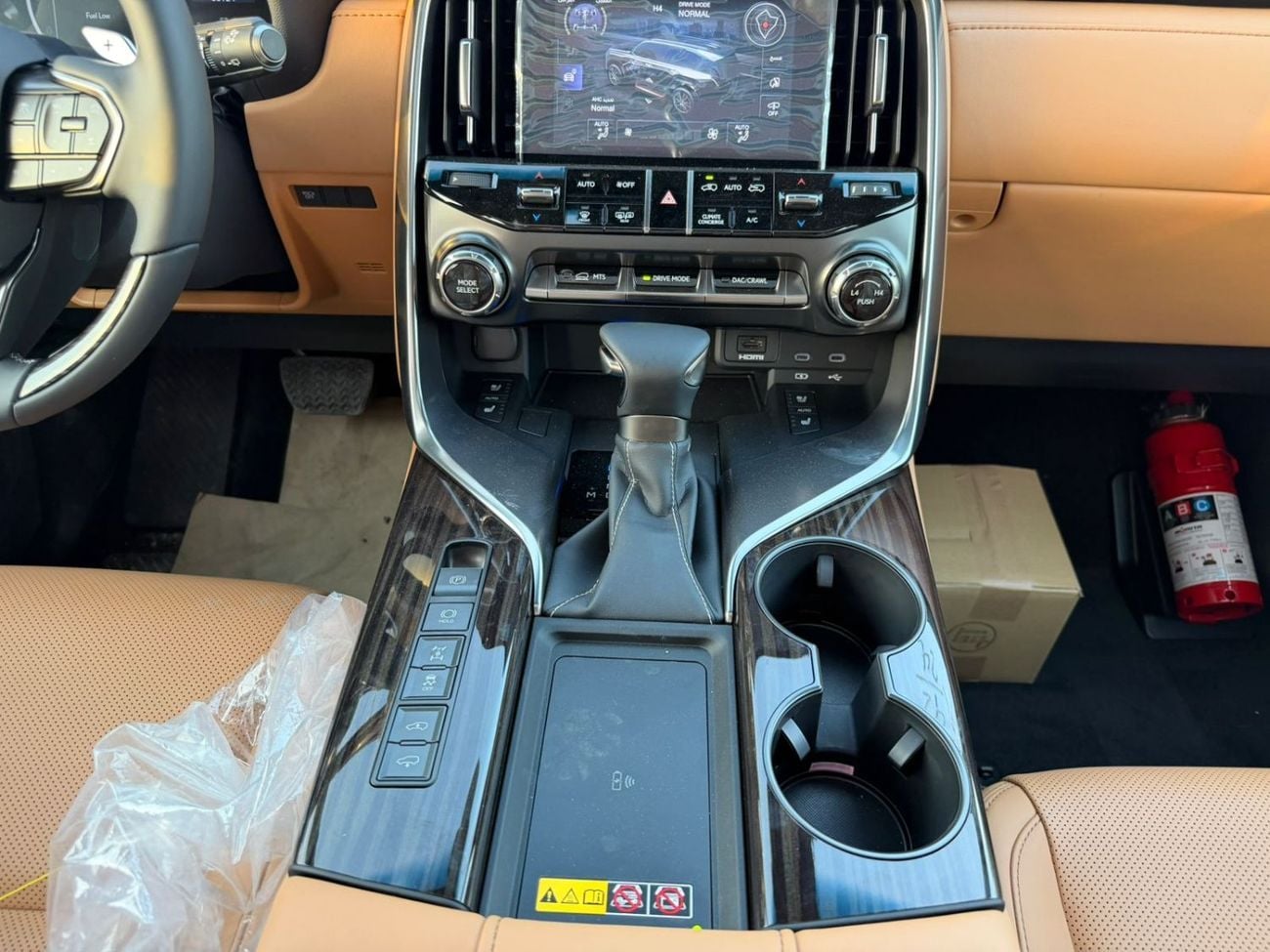Lexus LX600 Lexus LX600 Urban 3.5TT 2025 10 speaker with soft doors
