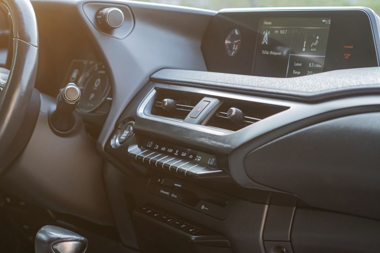 لكزس UX 200 Premier 2.0L (169 HP)