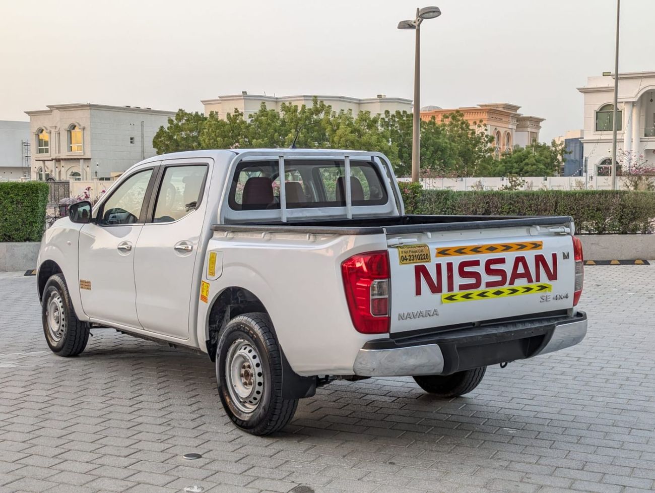 Nissan Navara Nissan navara 2022 white colour red interior automatic gear