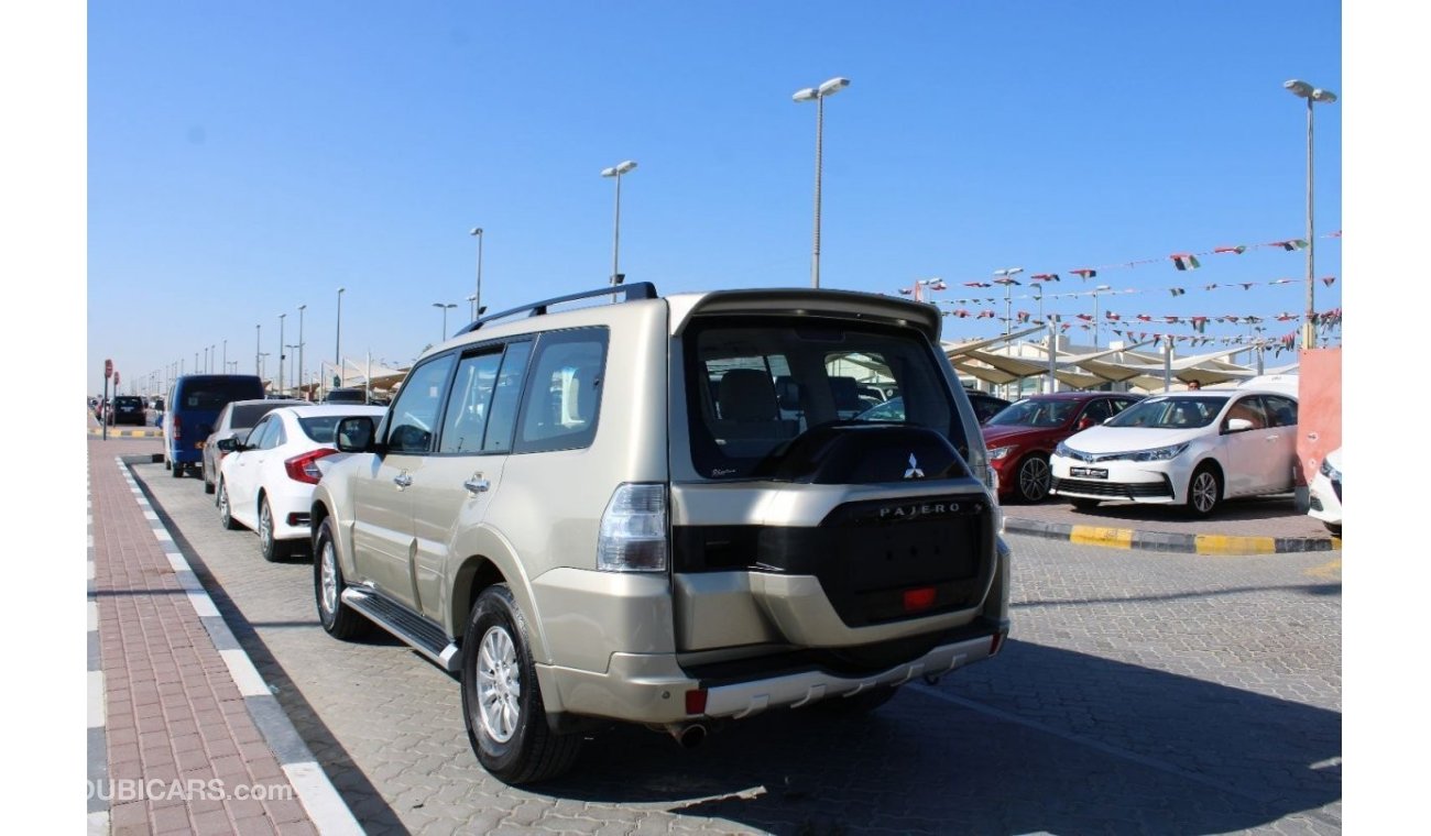 Mitsubishi Pajero GLS Mid ACCIDENTS FREE - GCC - PERFECT CONDITION INSIDE OUT - MID OPTION