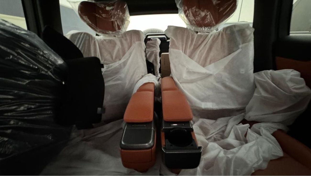 روكس 01 Polestones Rox Motor 01 Premium SUV  3-Row 6-Seater