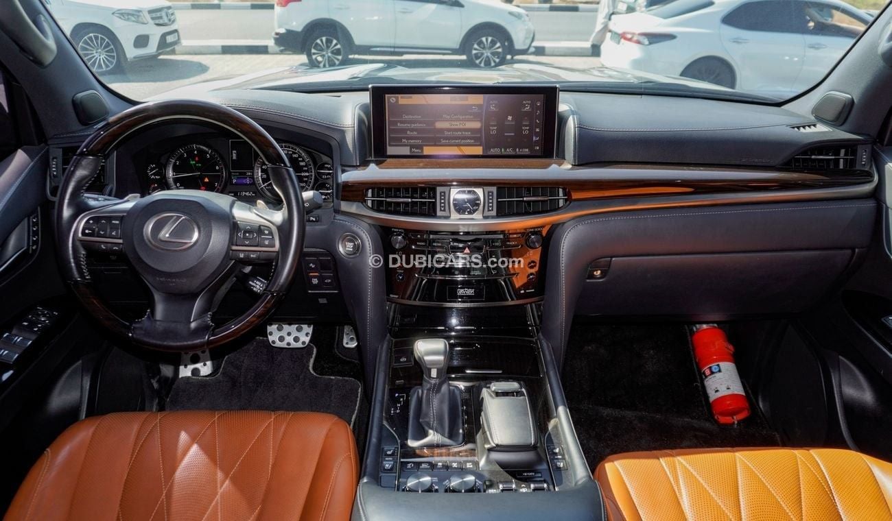 Lexus LX 570 Black Edition S